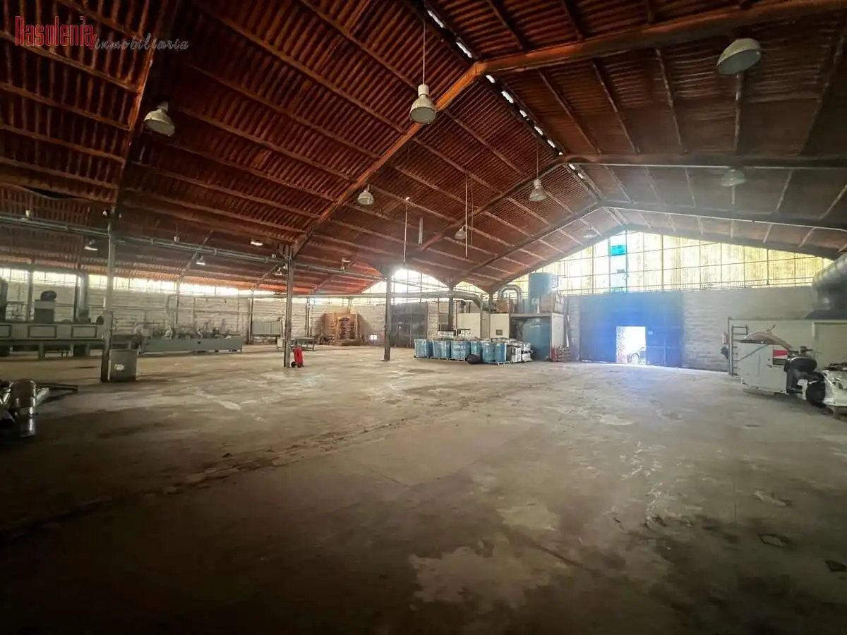 Nave industrial en venta en Cambre 