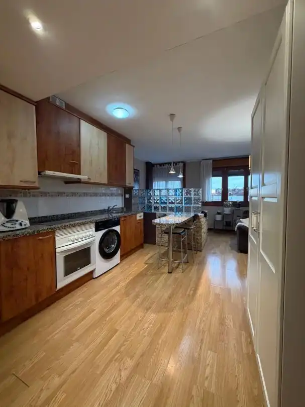 Cocina de Piso de alquiler en Gijón  con Calefacción