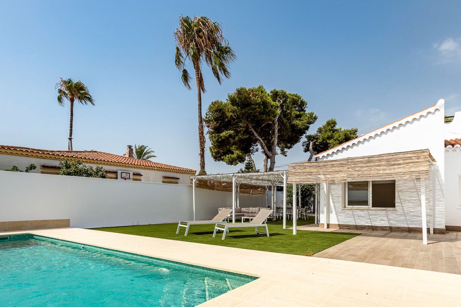 Piscina de Casa adosada en venda en Torrevieja amb Aire condicionat, Calefacció i Jardí privat