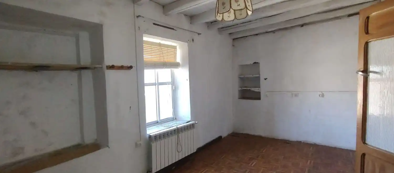 Casa adosada en venda a Escuderos, Campaspero
