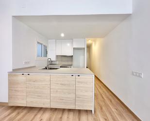 Cuina de Pis de lloguer en  Barcelona Capital amb Parquet i Forn
