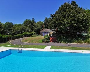 Piscina de Casa o xalet en venda en Leioa amb Terrassa i Piscina