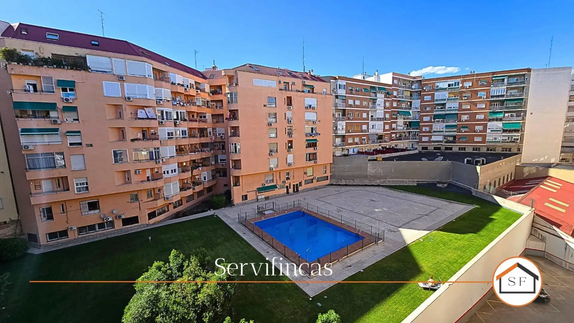 Vista exterior de Pis en venda en Madrid amb Parquet