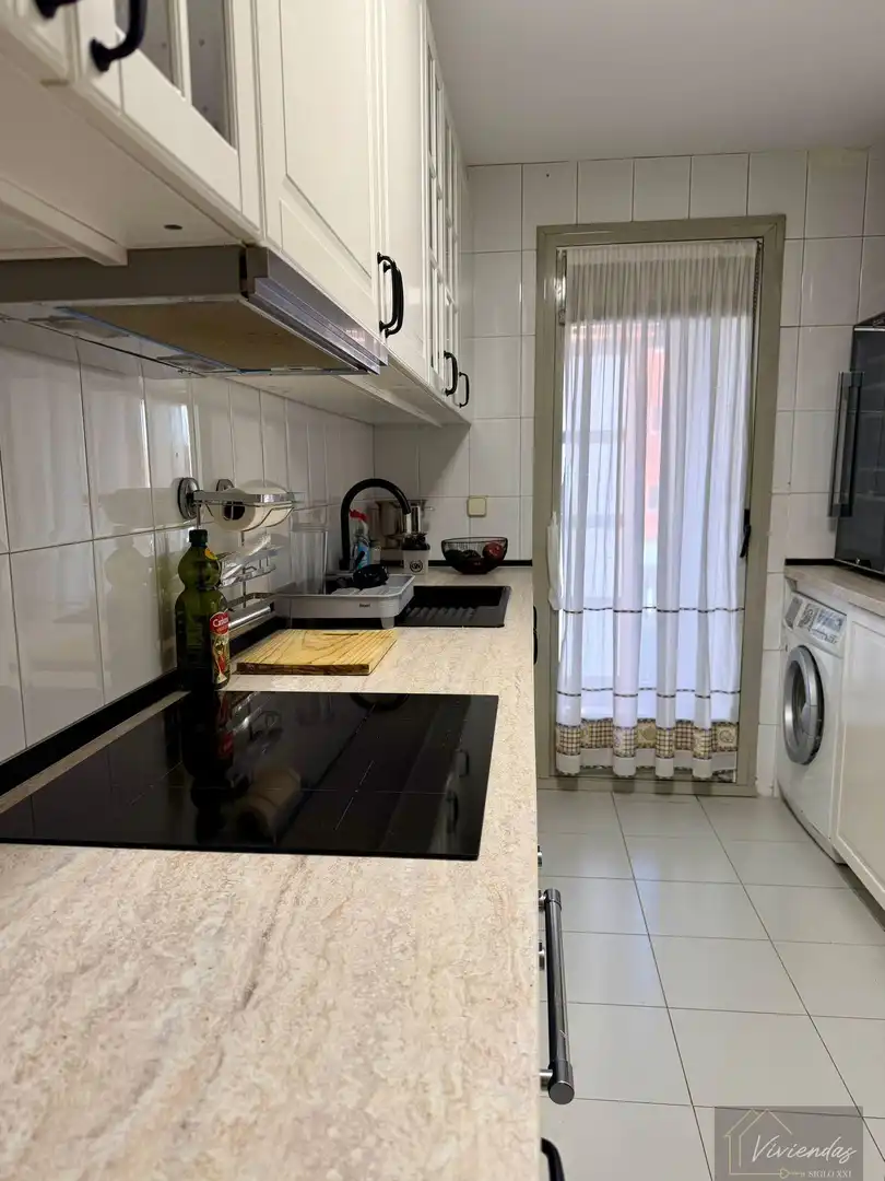 Kitchen of Flat for sale in Boadilla del Monte  with Air Conditioner, Heating and Parquet flooring