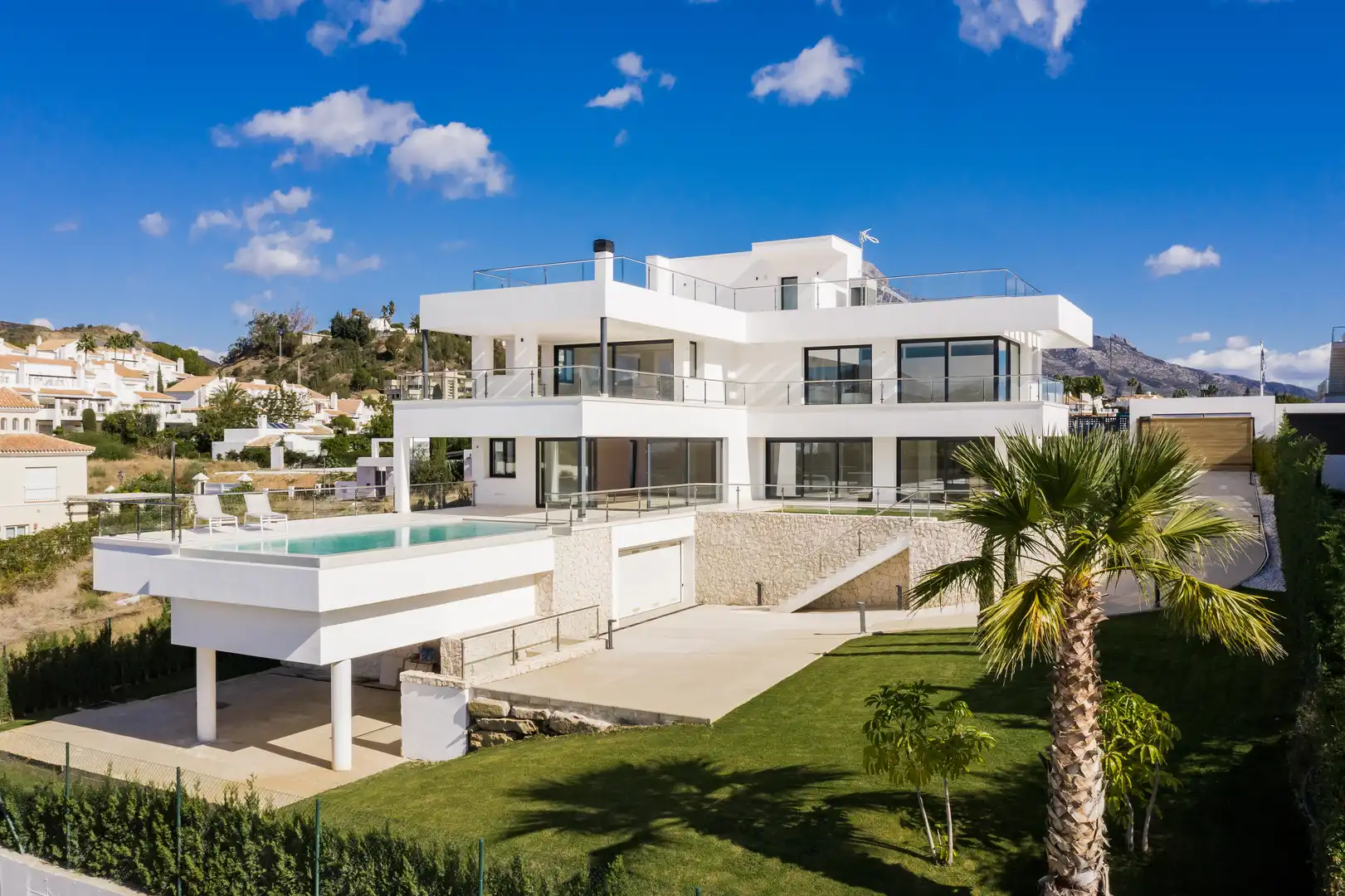 Villa con terrazza in vendita a Nueva Andalucía, imagen 2