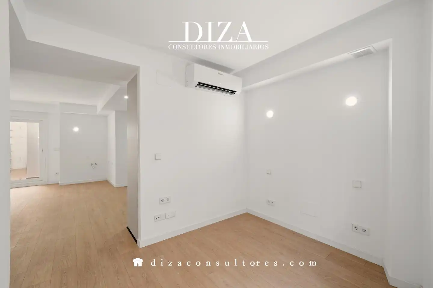Dormitori de Planta baixa en venda en Madrid amb Aire condicionat i Terrassa
