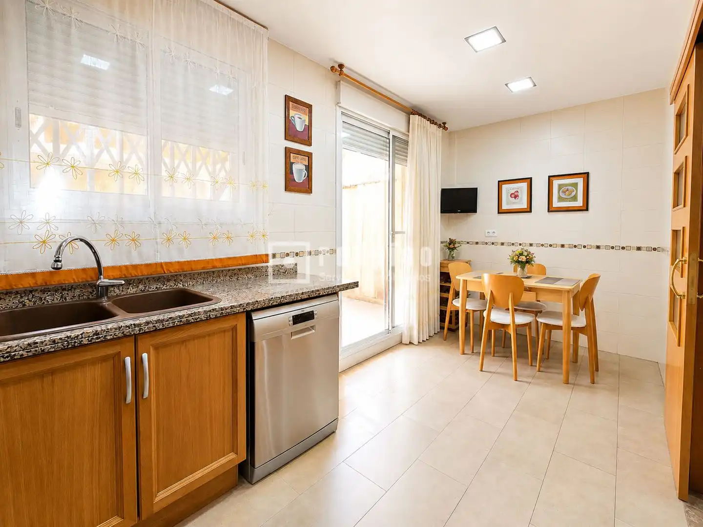 Cocina de Casa o chalet en venta en Xirivella con Aire acondicionado, Calefacción y Terraza