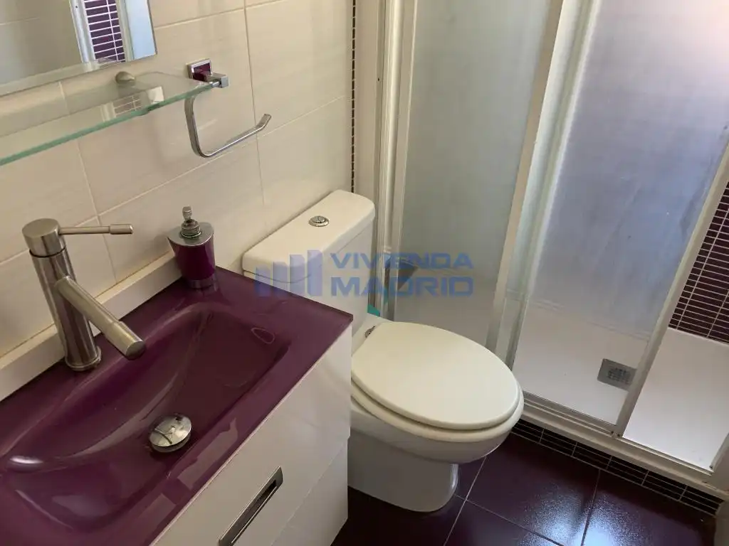 Badezimmer von Wohnung zur Miete in Madrid mit Heizung, Terrasse und Abstellraum