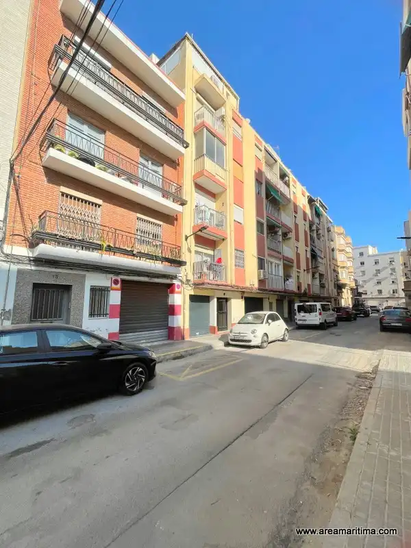 Vista exterior de Piso en venta en Valencia con Amueblado, Horno y Lavadora