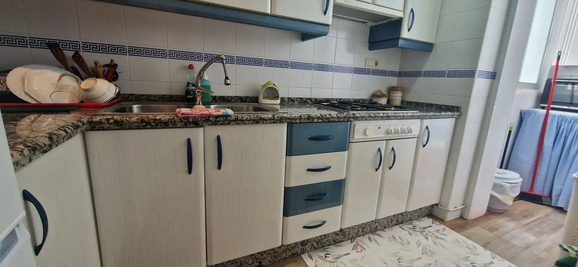 Cuina de Apartament de lloguer en El Portil amb Moblat i Piscina comunitària