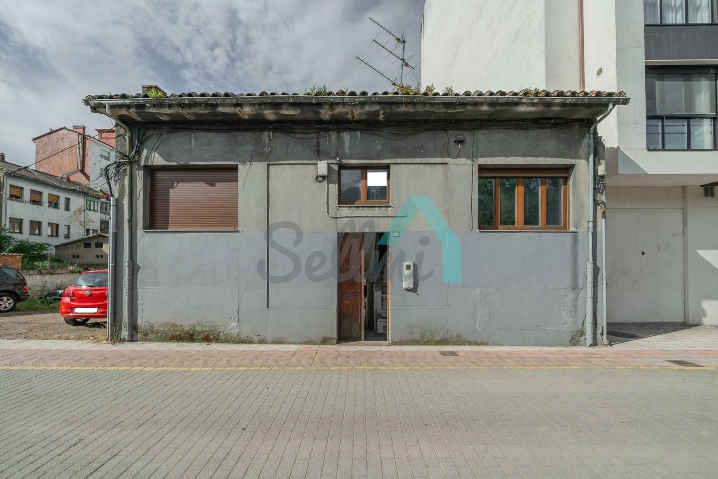 Vista exterior de Casa adosada en venda en Langreo amb Jardí privat