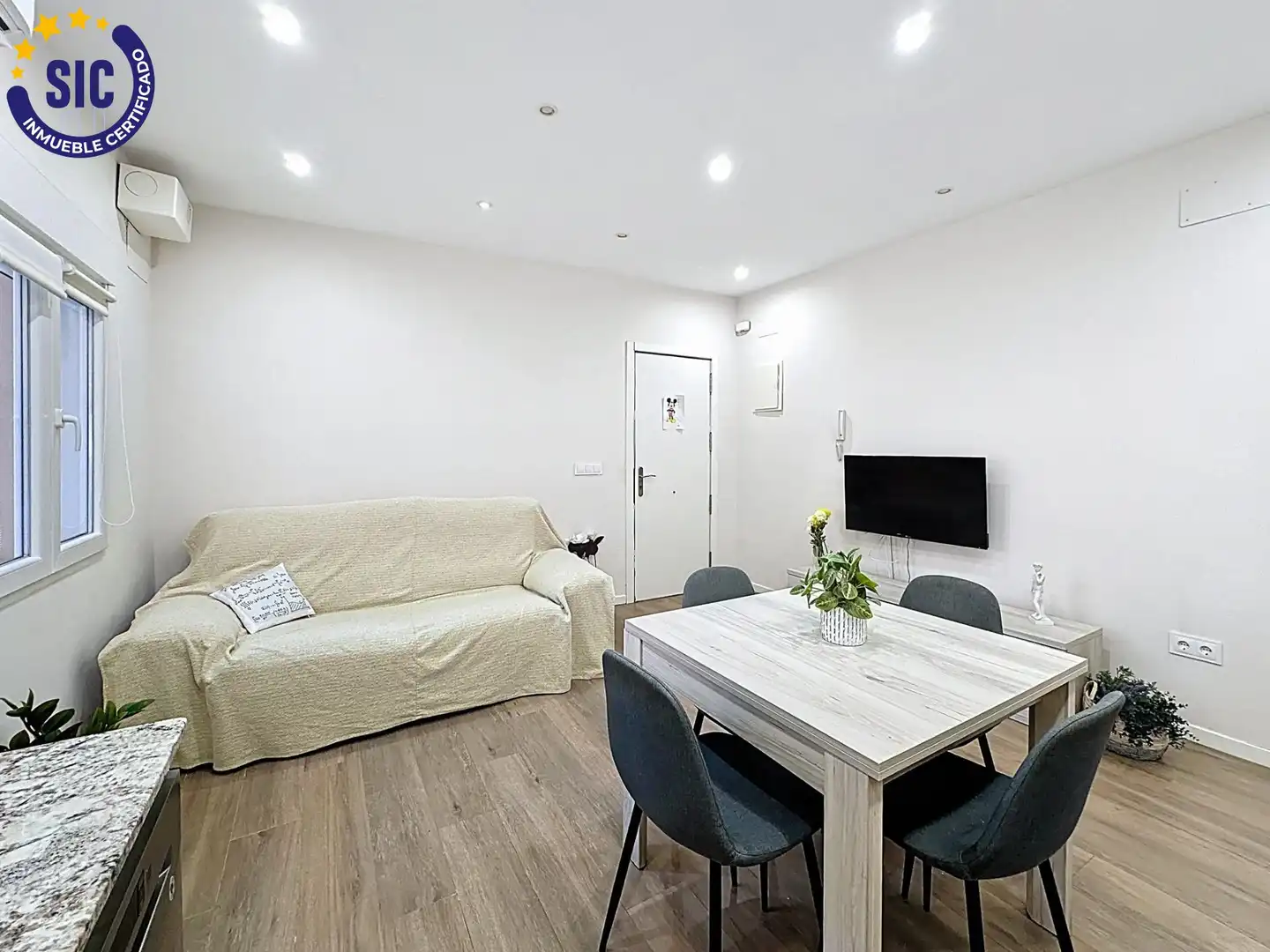 Living room of Flat for sale in Valencia  with Air Conditioner, Heating and Furnished