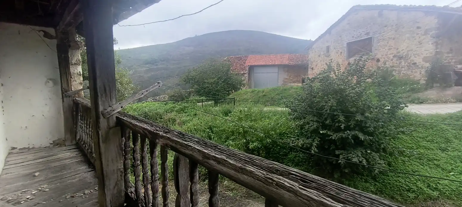 Casa adosada en venda en Lamasón amb Jardí privat
