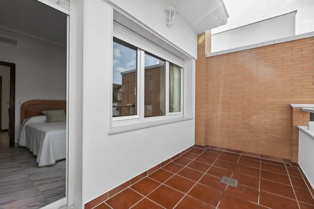 Terrassa de Casa adosada en venda en Santiponce amb Aire condicionat, Calefacció i Jardí privat