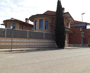 Vista exterior de Casa o xalet en venda en  Huesca Capital amb Terrassa