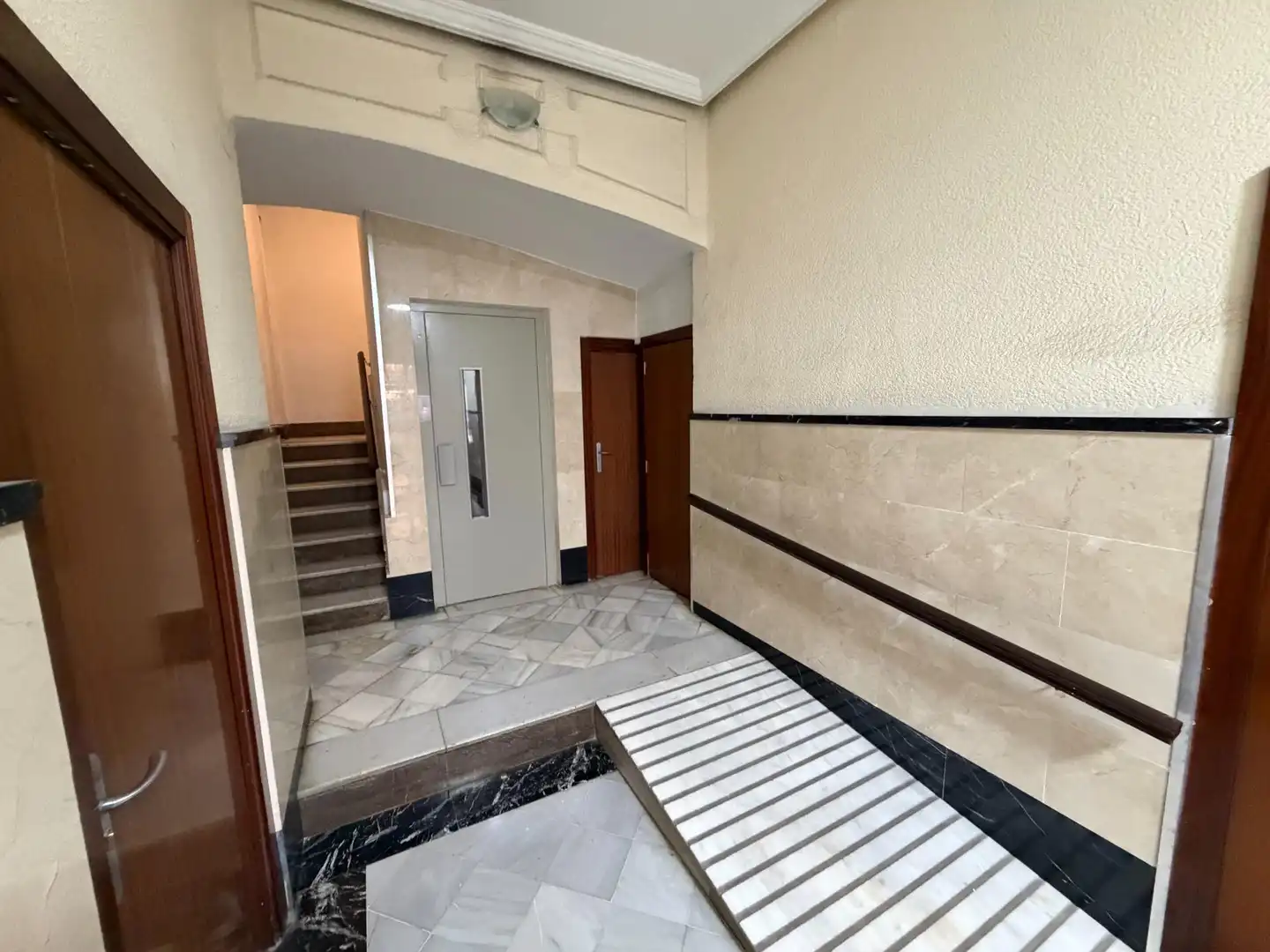 Flat for sale in Valencia  with Air Conditioner, Furnished and Balcony