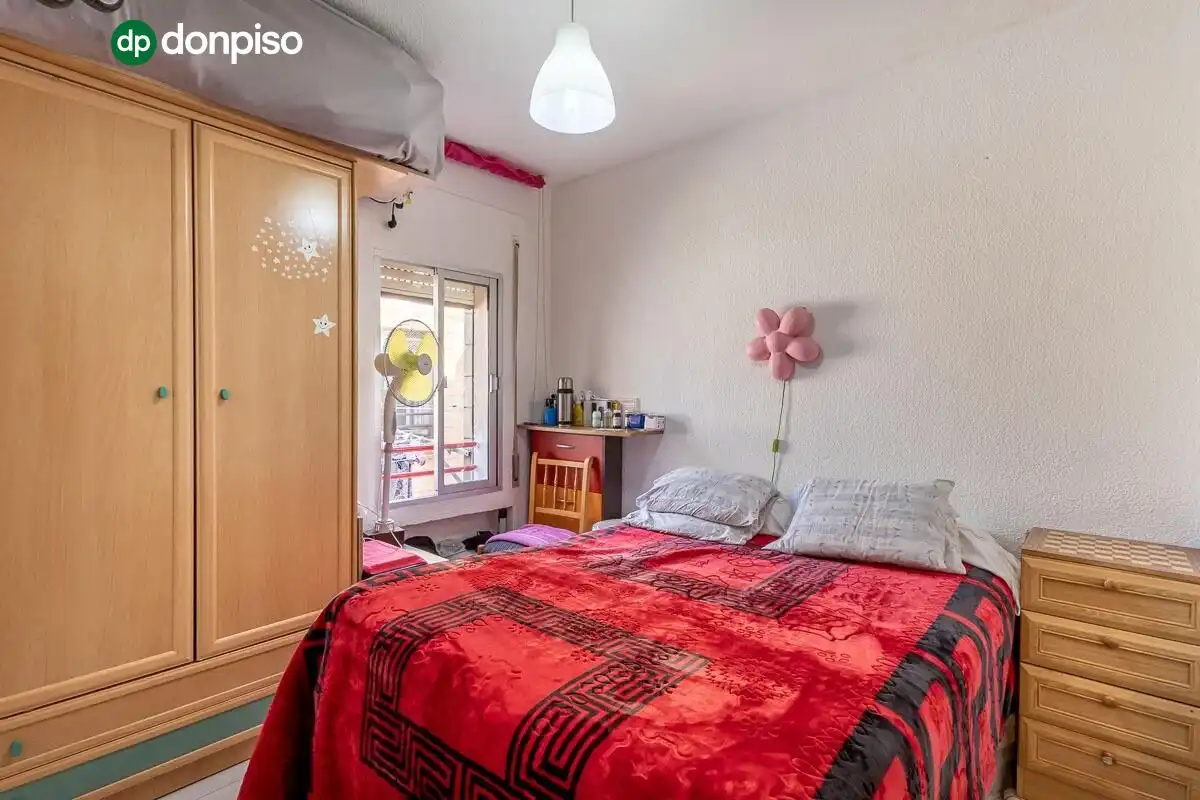 Habitación de Piso en venta en Granada con Alarma