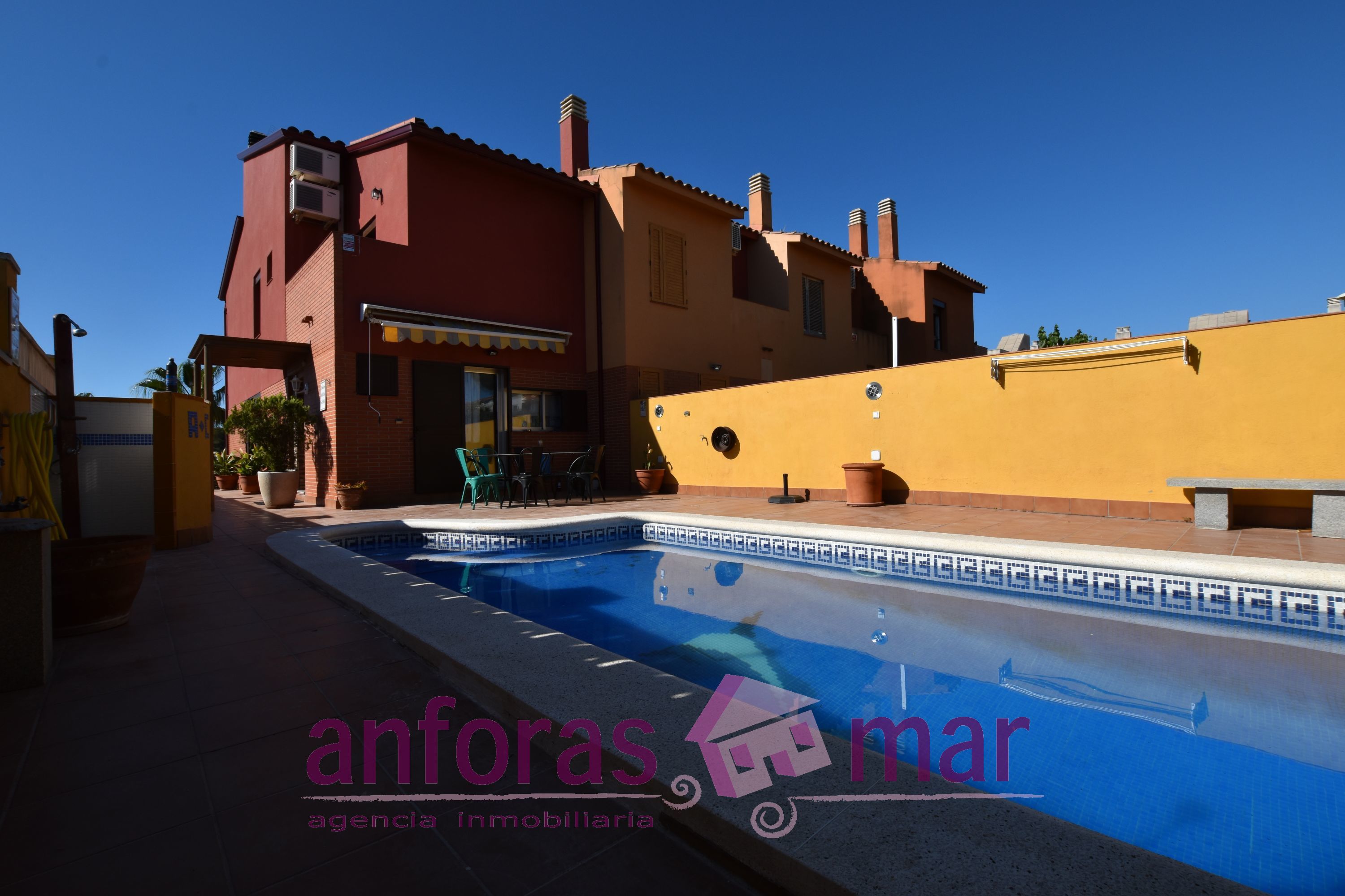 Swimming pool of Single-family semi-detached for sale in Creixell  with Air Conditioner, Heating and Private garden