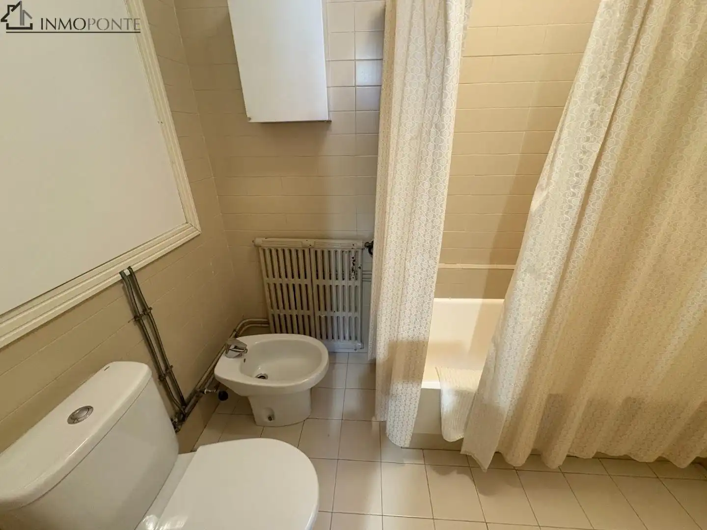 Bathroom of Flat for rent in Pontevedra Capital 