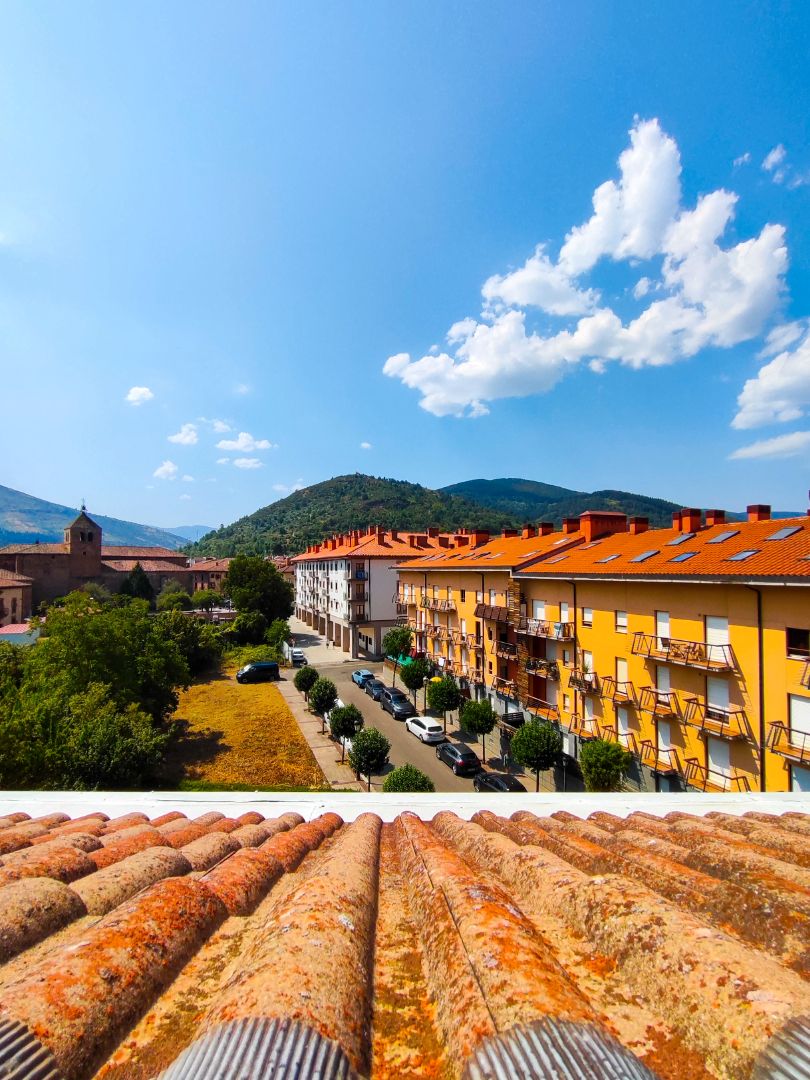 Vista exterior de Dúplex en venda en Ezcaray amb Calefacció, Jardí privat i Parquet