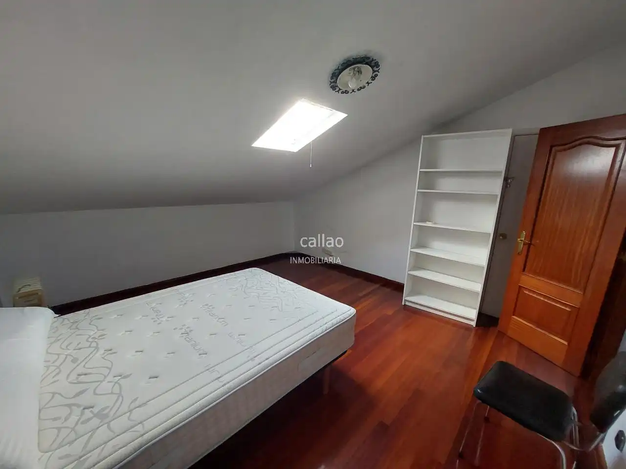 Dormitori de Dúplex de lloguer en Ferrol amb Calefacció i Moblat