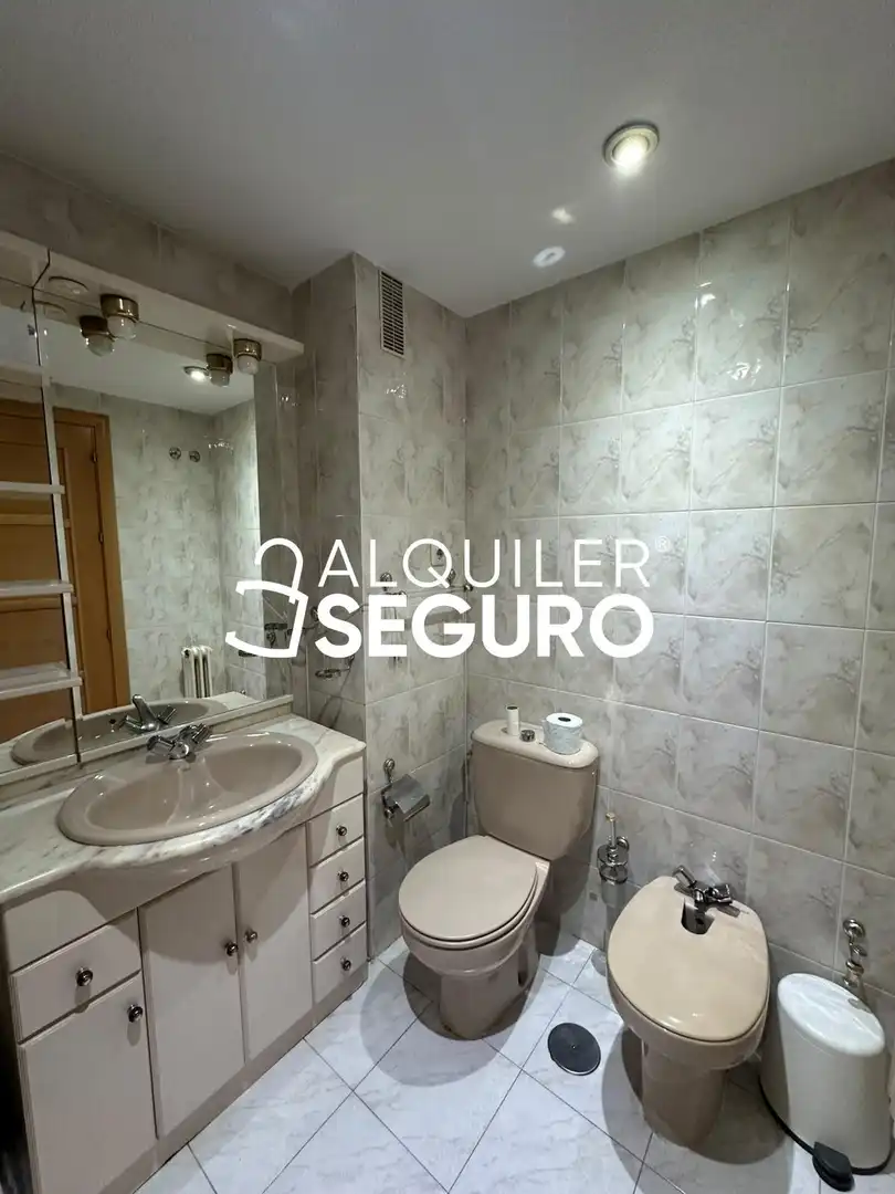 Badezimmer von Wohnung zur Miete in Móstoles mit Klimaanlage, Heizung und Schwimmbad