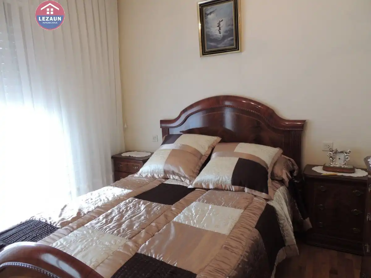 Bedroom of Flat for sale in Funes  with Air Conditioner, Heating and Parquet flooring