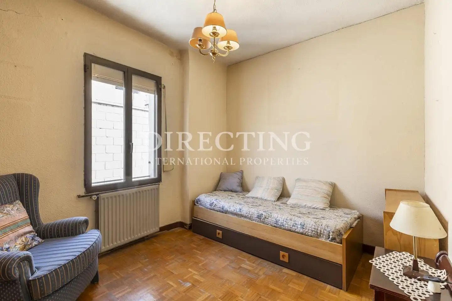 Schlafzimmer von Dachboden zum Verkauf in Madrid mit Klimaanlage, Heizung und Parkett