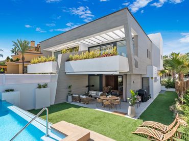 Maison avec balcon à vendre à Nueva Andalucía