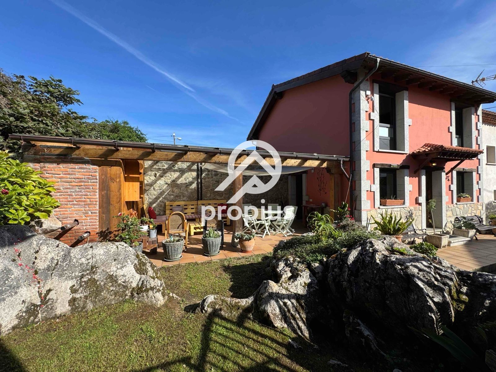 Exterior view of House or chalet for sale in Llanes  with Heating, Private garden and Parquet flooring