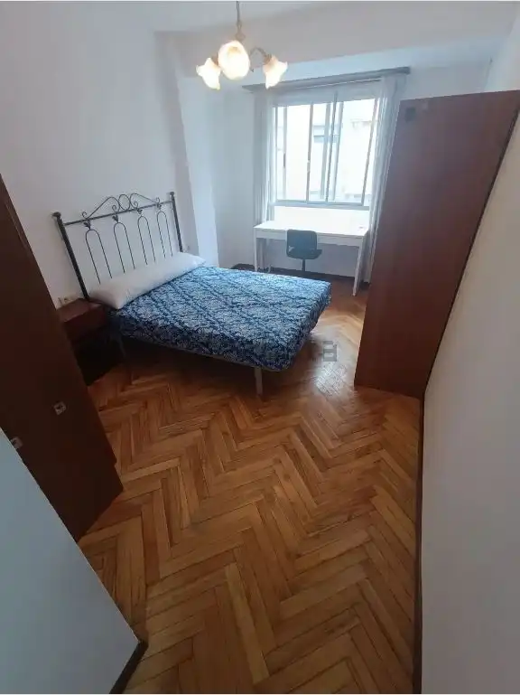 Habitación de Piso en venta en Santiago de Compostela  con Calefacción, Terraza y Amueblado