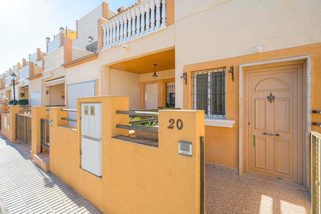 Vista exterior de Pis en venda en Orihuela