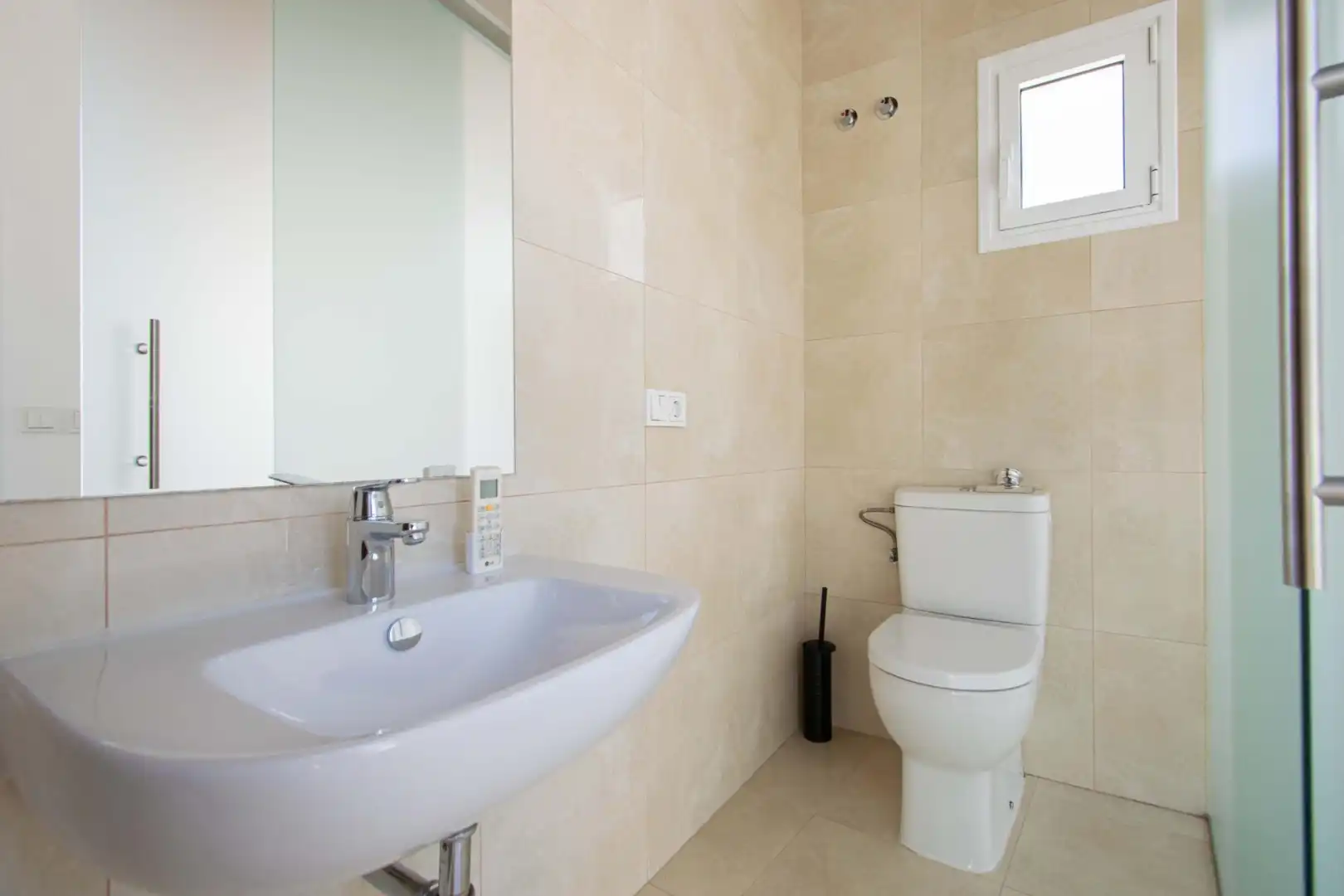 Badezimmer von Dachboden zum Verkauf in Sevilla mit Klimaanlage, Terrasse und Balkon