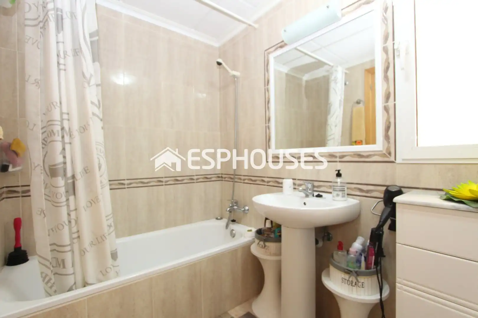 Baño de Apartamento en venta en Guardamar del Segura con Aire acondicionado, Terraza y Amueblado