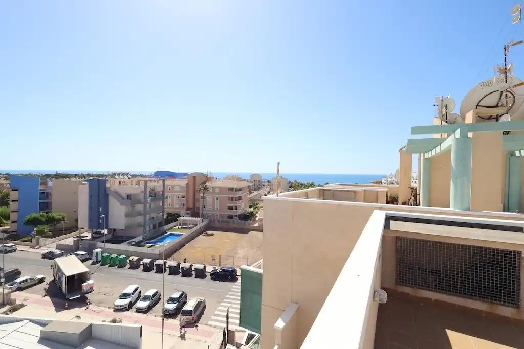 Schlafzimmer von Dachboden zum Verkauf in Orihuela mit Terrasse und Abstellraum