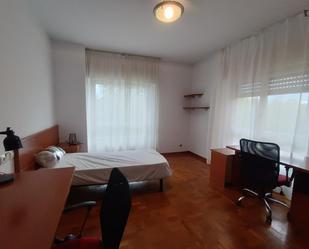 Dormitori de Apartament per a compartir en  Pamplona / Iruña amb Calefacció, Moblat i Forn