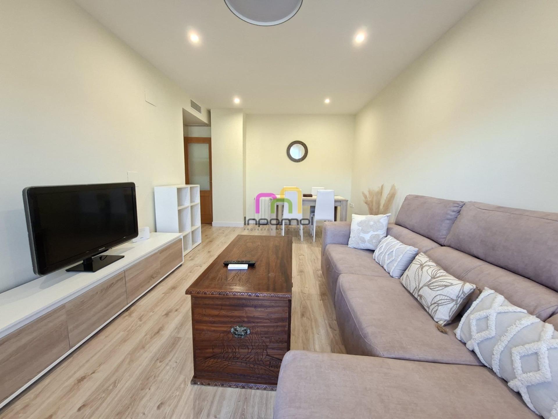 Sala de estar de Estudio de alquiler en Badajoz Capital con Aire acondicionado, Calefacción y Jardín privado