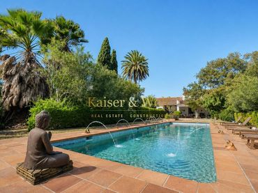 Casa rústica con balcón en venta en De Las Bayas 1