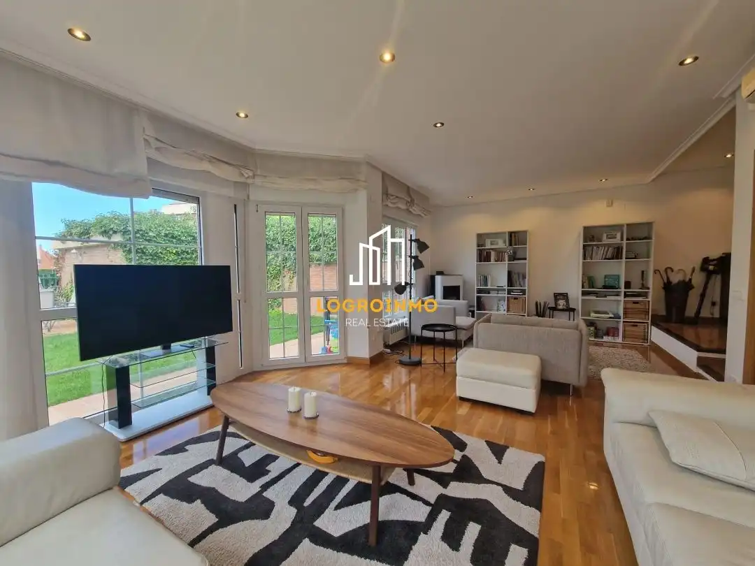 House with pool for sale in Avda. Madrid, imagen 7