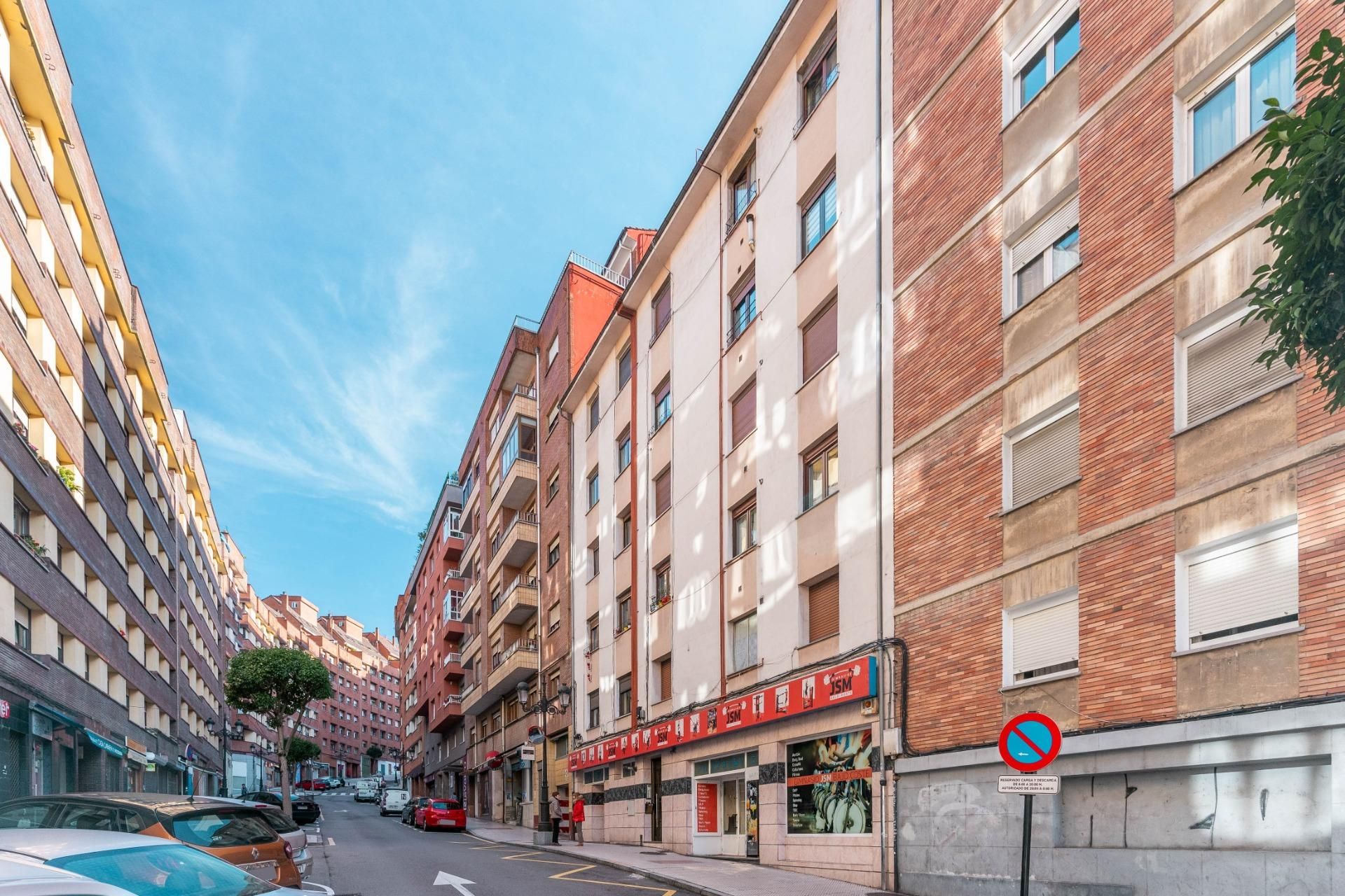 Vista exterior de Pis en venda en Oviedo 