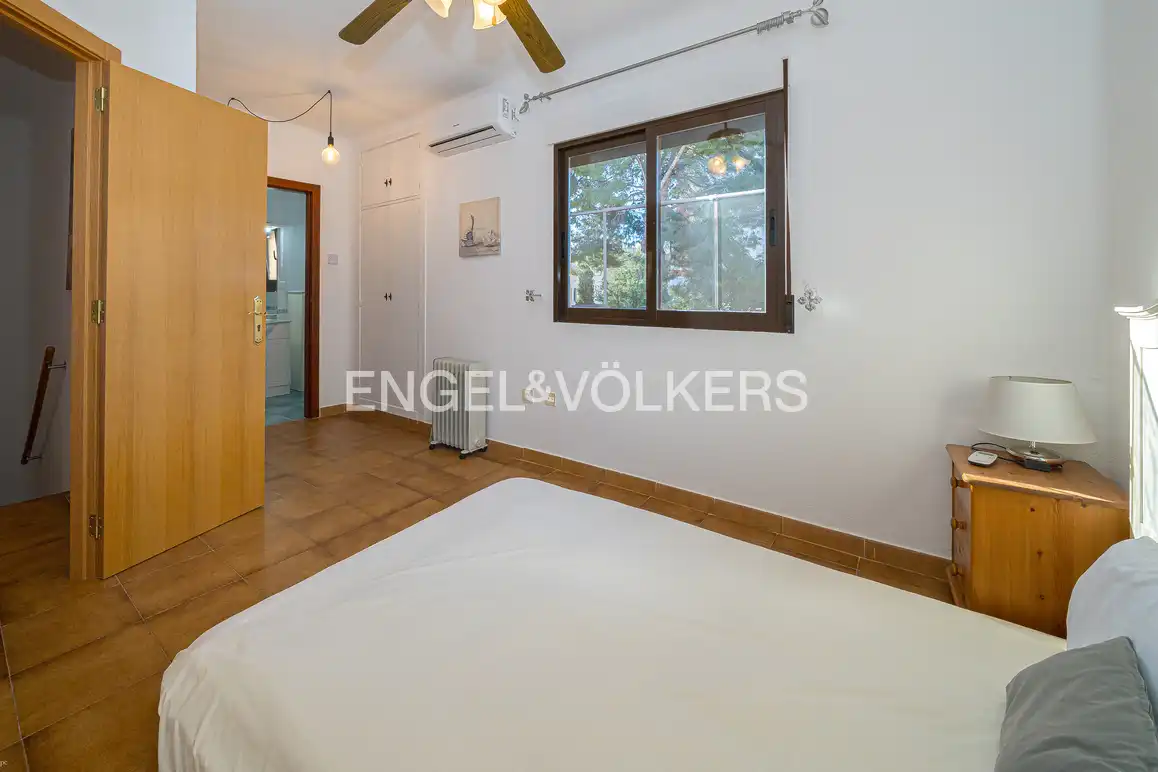 Habitación de Casa adosada en venta en Benidorm con Aire acondicionado, Jardín privado y Piscina comunitaria