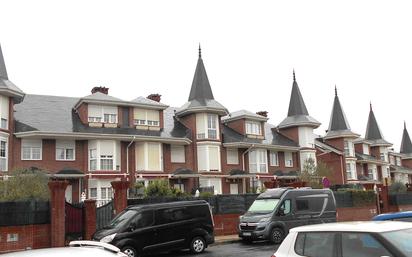 Vista exterior de Casa o xalet en venda en Leioa amb Calefacció, Terrassa i Traster