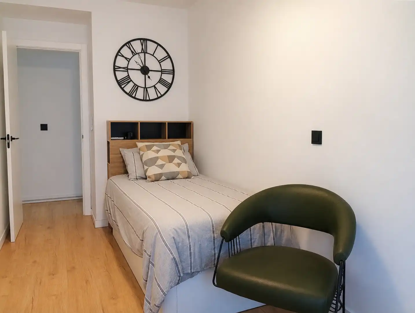 Bedroom of Flat for sale in Madrid  with Air Conditioner, Heating and Storage room