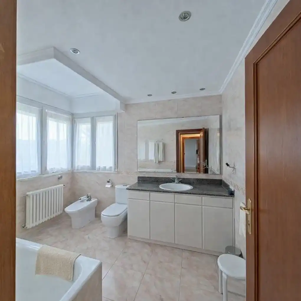 Baño de Casa o chalet en venta en Vitoria - Gasteiz con Calefacción, Jardín privado y Trastero