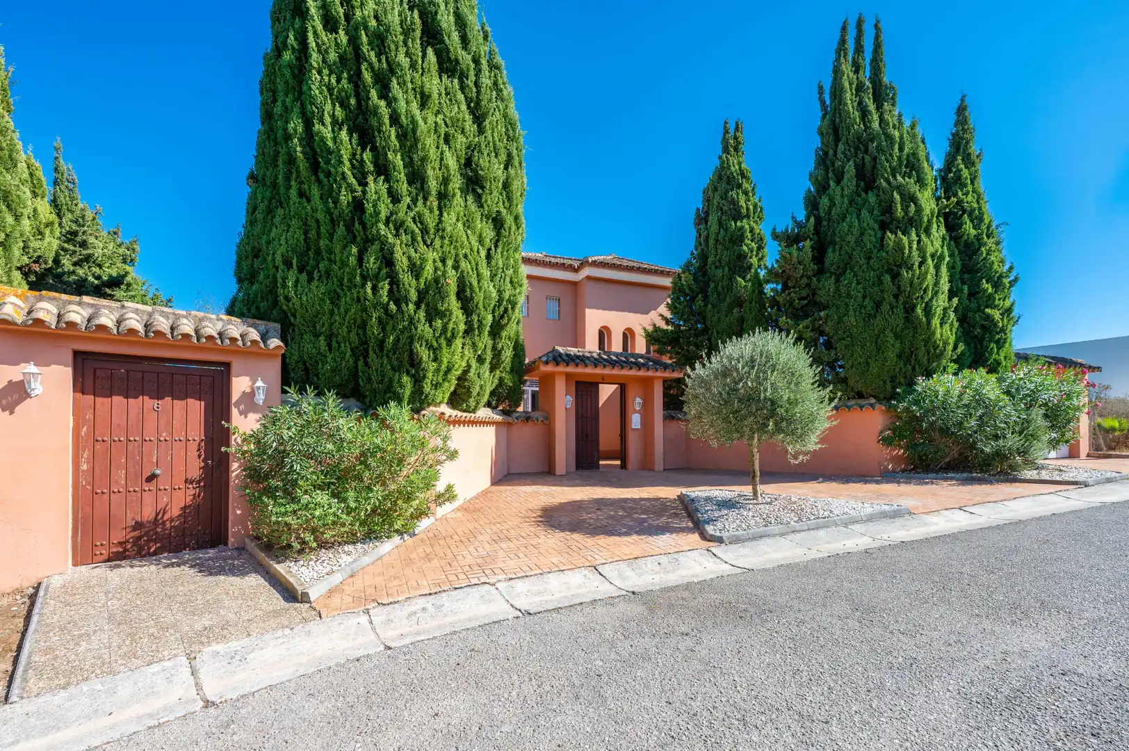 Vista exterior de Casa o chalet en venta en Sotogrande con Aire acondicionado, Jardín privado y Terraza