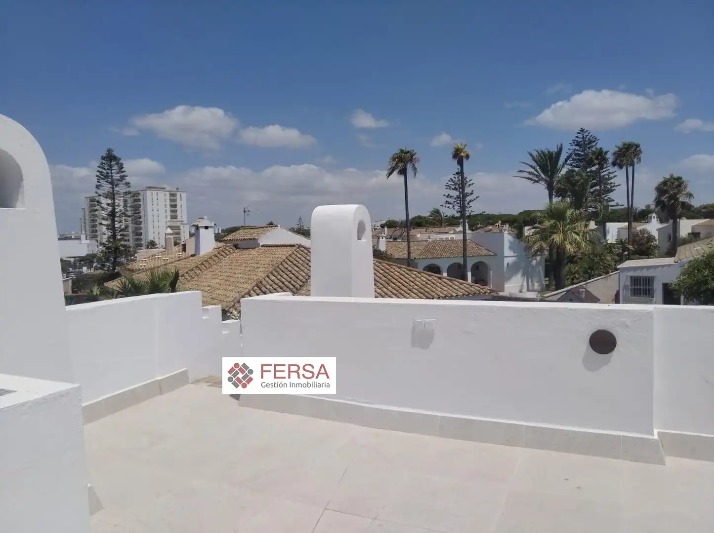 Vista exterior de Casa adosada de alquiler en El Puerto de Santa María con Aire acondicionado, Calefacción y Jardín privado