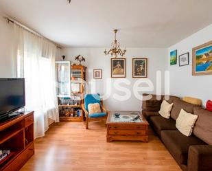 Sala d'estar de Casa o xalet en venda en Santovenia de la Valdoncina amb Terrassa