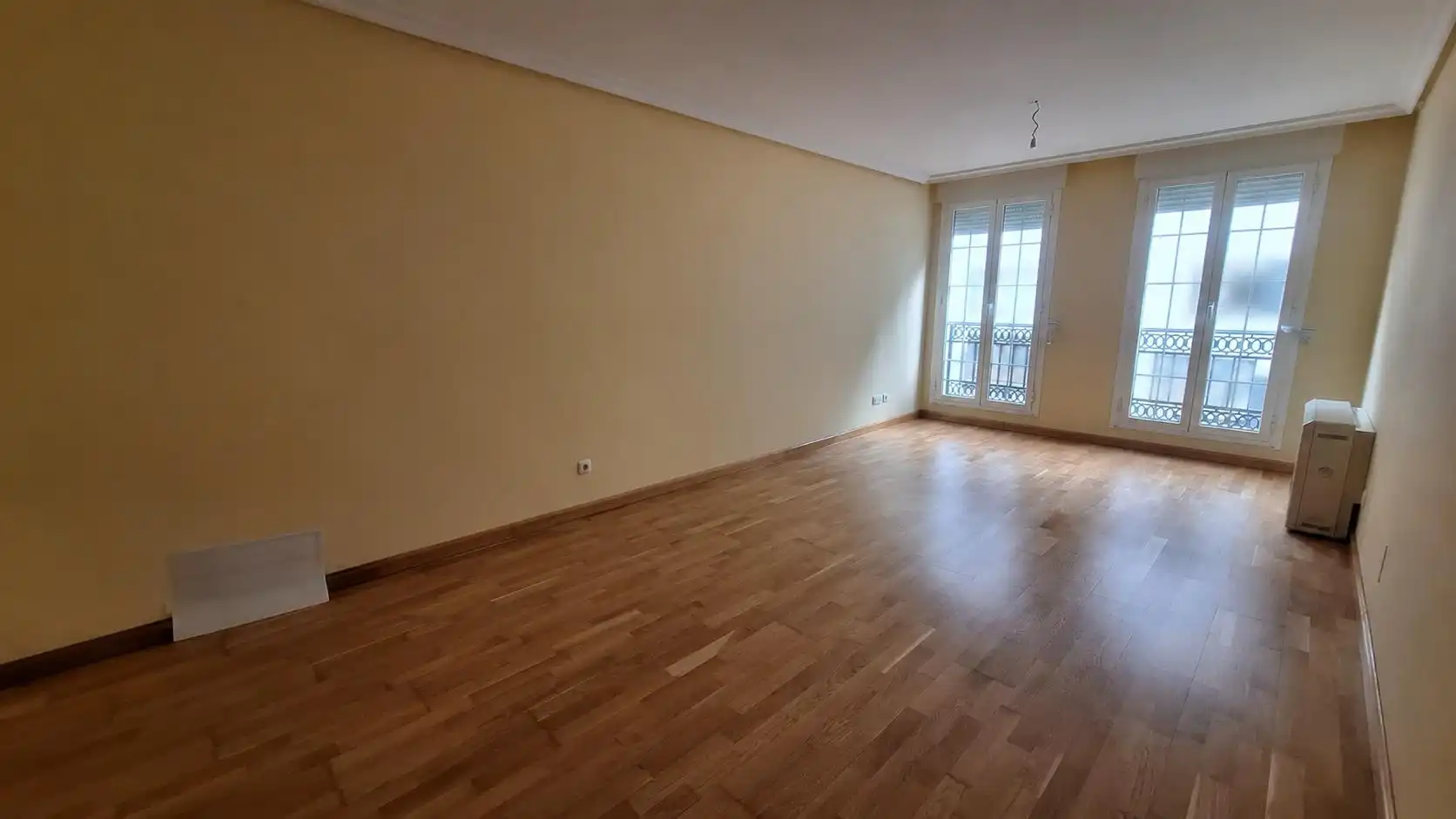 Sala de estar de Piso en venta en Ponferrada con Calefacción, Parquet y Trastero