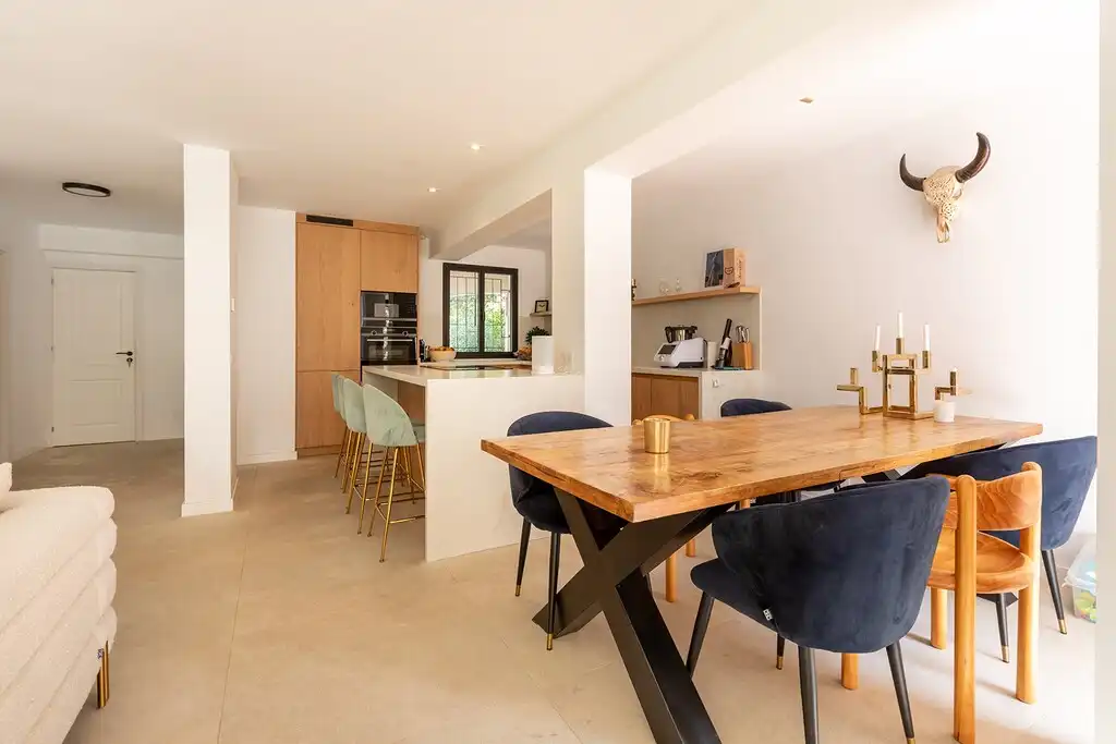 Esszimmer von Einfamilien-Reihenhaus zum Verkauf in Pollença mit Klimaanlage, Heizung und Terrasse