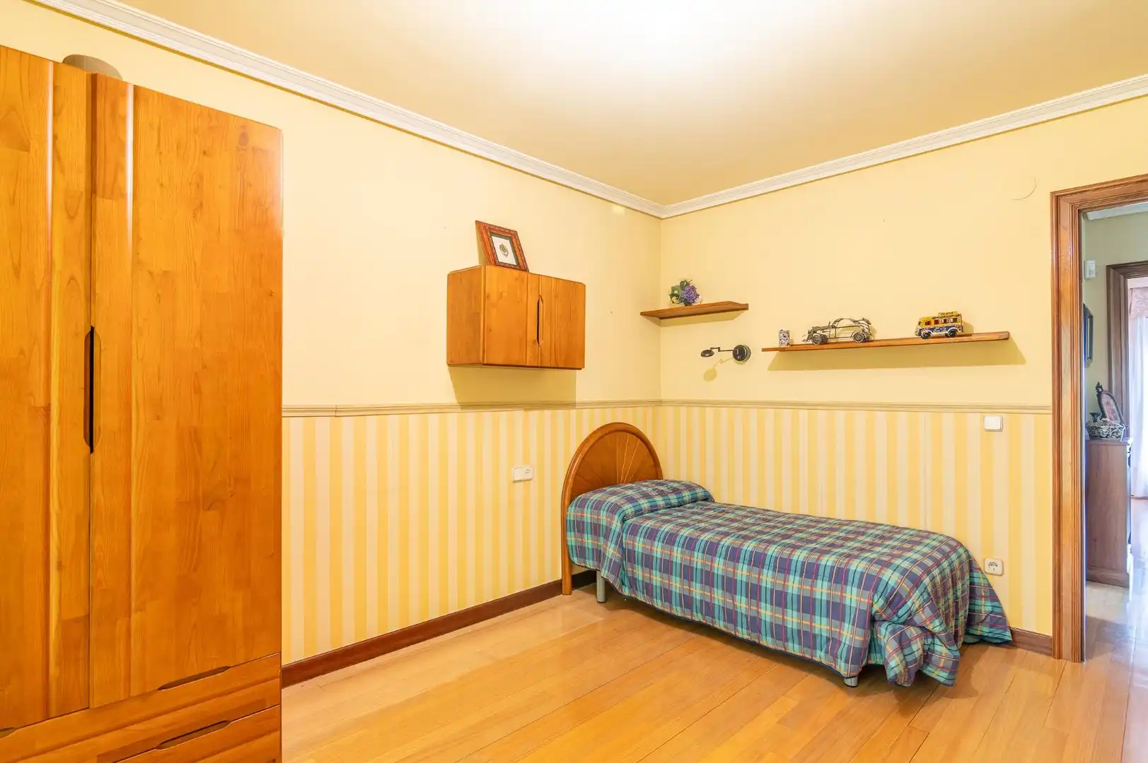 Schlafzimmer von Einfamilien-Reihenhaus zum Verkauf in Valle de Egüés / Eguesibar mit Klimaanlage, Heizung und Privatgarten